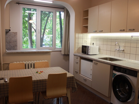 Дава се под наем Двустаен апартамент в Пазарджик, Руски - 62 кв.м за 566.61 € - Снимка #1