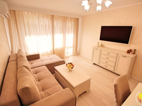 Дава се под наем Двустаен апартамент в Бургас, Лазур - 85 кв.м за 765 € - Снимка #1