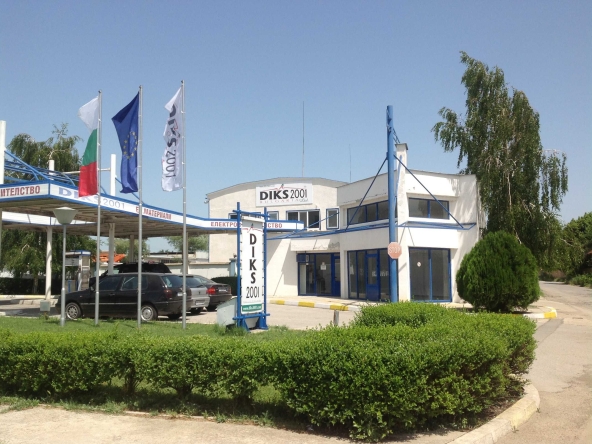 Промишлена сграда в Ямбол, Промишлена зона - 2700 кв.м за 450 €/кв.м - Снимка #1