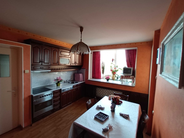 Четиристаен апартамент в Плевен, Идеален център - 95 кв.м за 1422 €/кв.м - Снимка #1