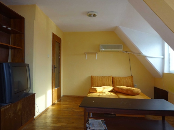 Дава се под наем Едностаен апартамент в Варна, Спортна зала - 32 кв.м за 244.8 € - Снимка #1