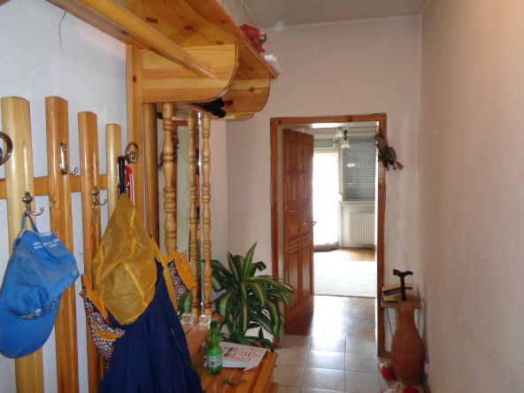 Тристаен апартамент в Габрово, Център - 80 кв.м за 702 €/кв.м - Снимка #1