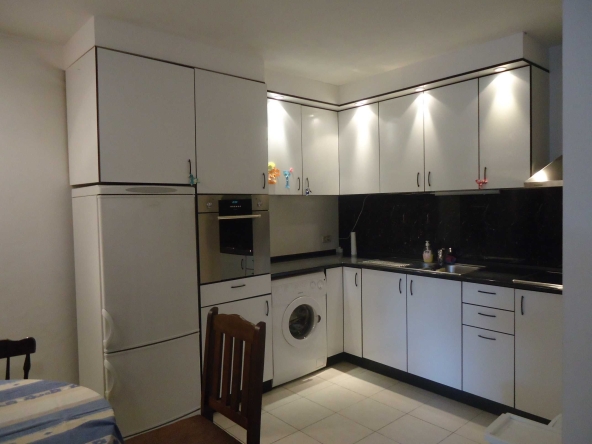 Дава се под наем Двустаен апартамент в София, Лозенец - 65 кв.м за 450 € - Снимка #1