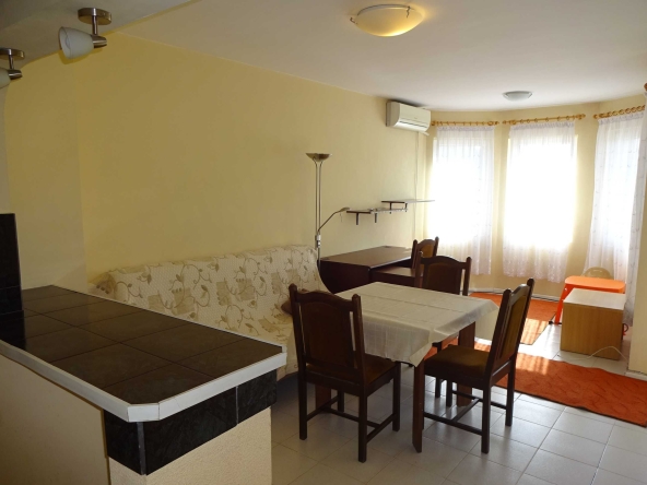 Дава се под наем Тристаен апартамент в Варна, Погреби - 68 кв.м за 408 € - Снимка #1