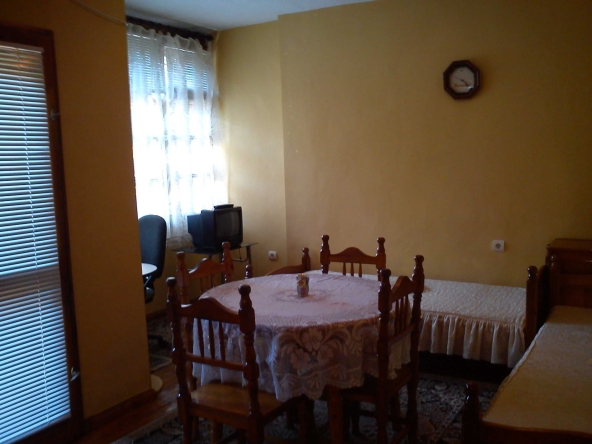 Дава се под наем Едностаен апартамент в Благоевград, Широк център - 30 кв.м за 153 € - Снимка #1