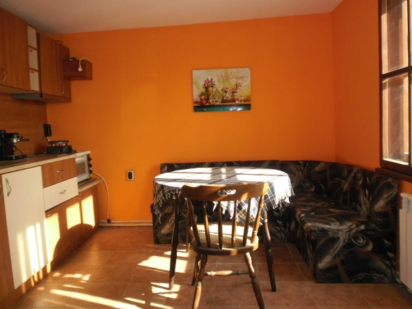 Дава се под наем Едностаен апартамент в Варна, м-т Траката - 40 кв.м за 204 € - Снимка #1