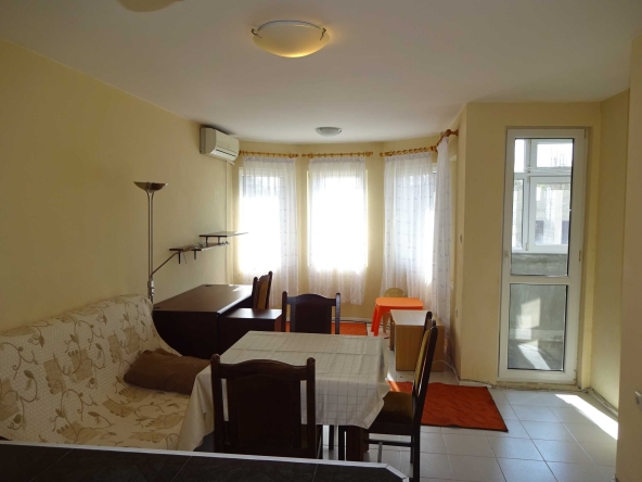 Дава се под наем Тристаен апартамент в Варна, Победа - 70 кв.м за 357 € - Снимка #1