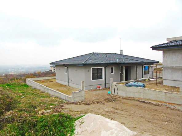 Къща в с. Марково, Област Пловдив - 167 кв.м за 2036 €/кв.м - Снимка #1