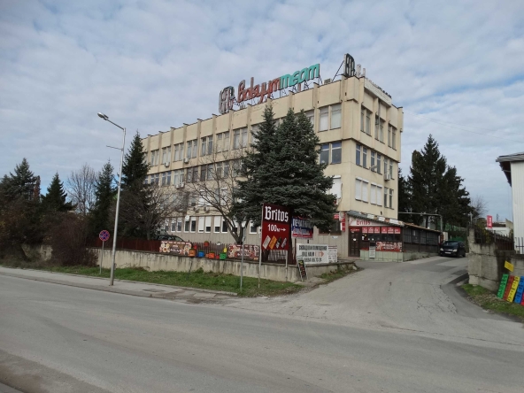 Офис в Велико Търново, Промишлена зона - Запад - 300 кв.м за 600 €/кв.м - Снимка #1