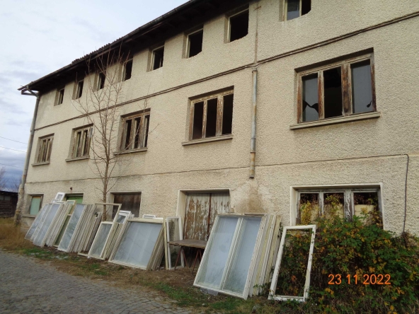 Промишлена сграда в Дряново - 976 кв.м за 92 €/кв.м - Снимка #1