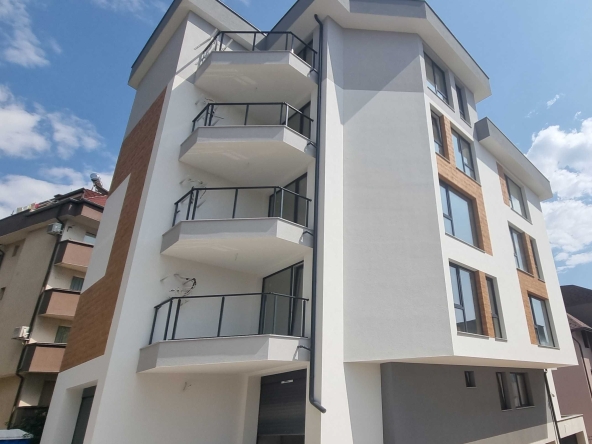 Тристаен апартамент в Благоевград, Освобождение - 96 кв.м за 849 €/кв.м - Снимка #1