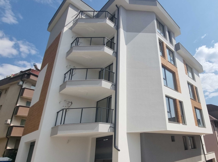 Тристаен апартамент в Благоевград, Освобождение - 96 кв.м за 849 €/кв.м - Снимка #1