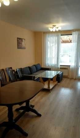 Дава се под наем Двустаен апартамент в Бургас, Славейков - 75 кв.м за 225 € - Снимка #1