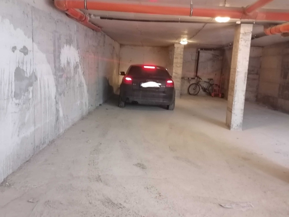 Дава се под наем Гараж / Паркомясто в Варна, Трошево - 14 кв.м за 79.56 € - Снимка #1