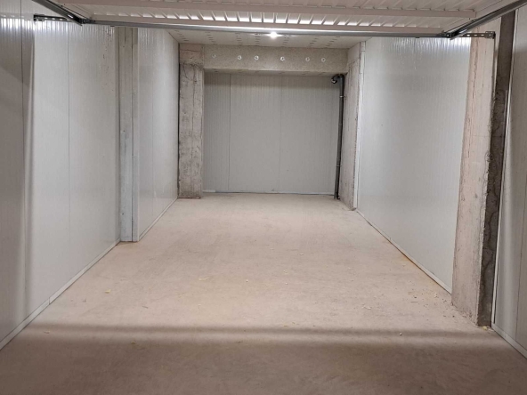 Дава се под наем Гараж / Паркомясто в София, 7-ми 11-ти километър - 35 кв.м за 163.2 € - Снимка #1