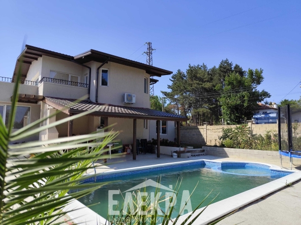 Къща в с. Юнец, Област Варна - 254 кв.м за 562 €/кв.м - Снимка #1