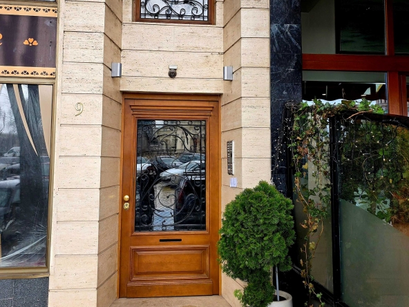 Дава се под наем Офис в София, Център - 120 кв.м за 2792.76 € - Снимка #1