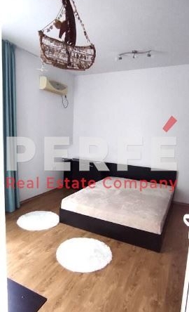 Дава се под наем Тристаен апартамент в Бургас, Център - 90 кв.м за 382.5 € - Снимка #1