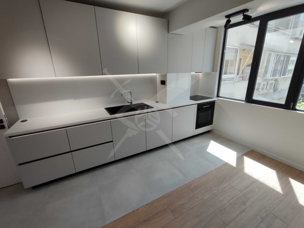 Тристаен апартамент в Варна, Лятно кино Тракия - 85 кв.м за 2177 €/кв.м - Снимка #1