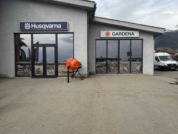 Дава се под наем Магазин в Карлово - 96 кв.м за 548.25 € - Снимка #1