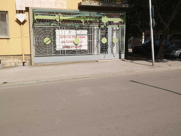 Дава се под наем Магазин в Враца, Център - 42 кв.м за 255 € - Снимка #1