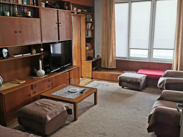 Дава се под наем Тристаен апартамент в Варна, Образцов дом - 100 кв.м за 331.5 € - Снимка #1