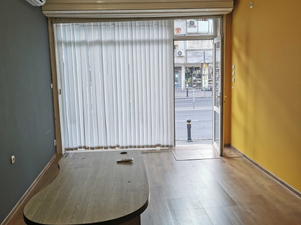 Дава се под наем Магазин в Пловдив, Централна гара - 32 кв.м за 348.84 € - Снимка #1