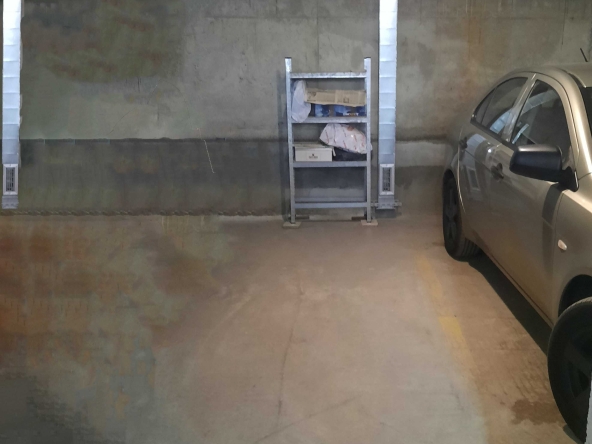 Дава се под наем Гараж / Паркомясто в София, Оборище - 14 кв.м за 102 € - Снимка #1