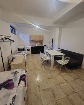 Дава се под наем Едностаен апартамент в София, Дианабад - 40 кв.м за 255 € - Снимка #1