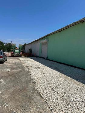 Промишлена сграда в Плевен, Индустриална зона - 1300 кв.м за 169 €/кв.м - Снимка #1