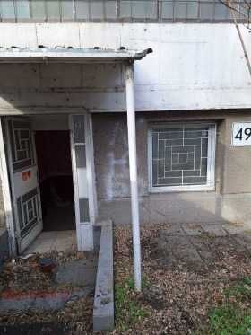 Магазин в Пловдив, Център - 18 кв.м за 2389 €/кв.м - Снимка #1