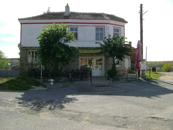 Къща в с. Мелница, Област Ямбол - 200 кв.м за 88 €/кв.м - Снимка #1