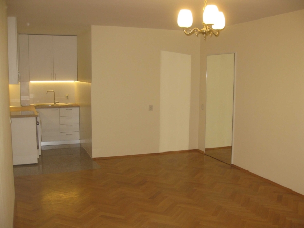 Дава се под наем Двустаен апартамент в София, Център - 69 кв.м за 548.25 € - Снимка #1