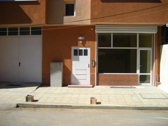 Дава се под наем Магазин в Варна, Колхозен пазар - 80 кв.м за 357 € - Снимка #1