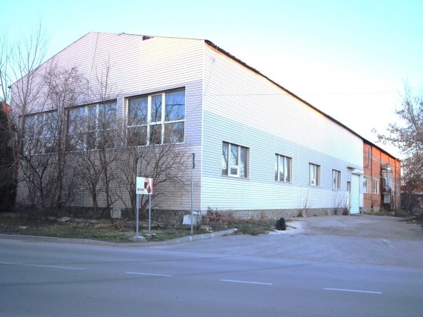 Промишлена сграда в Добрич, Дружба 1 - 1867 кв.м за 170 €/кв.м - Снимка #1