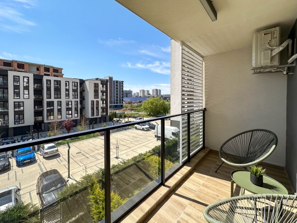 Дава се под наем Тристаен апартамент в Бургас, Изгрев - 98 кв.м за 987.36 € - Снимка #1