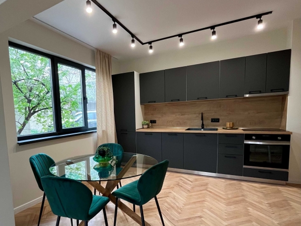 Тристаен апартамент в Карлово - 100 кв.м за 1515 €/кв.м - Снимка #1