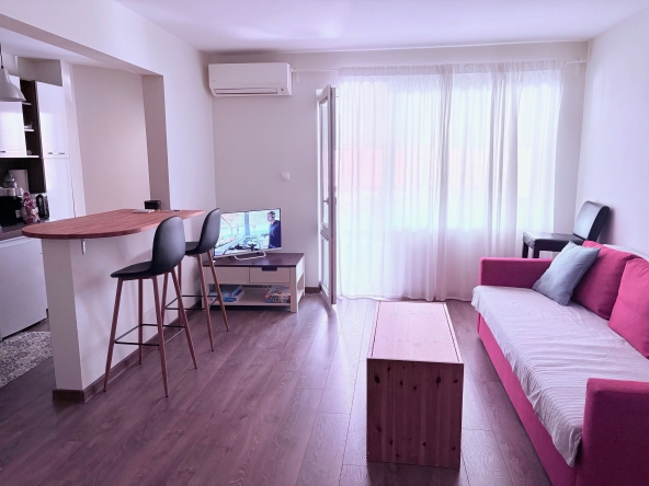 Дава се под наем Двустаен апартамент в Бургас, Лазур - 70 кв.м за 1495.83 € - Снимка #1