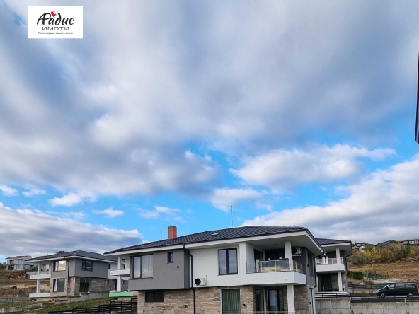 Къща в Стара Загора, Студентско градче - 285 кв.м за 612 €/кв.м - Снимка #1