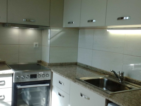 Дава се под наем Тристаен апартамент в София, Бъкстон - 90 кв.м за 623.22 € - Снимка #1