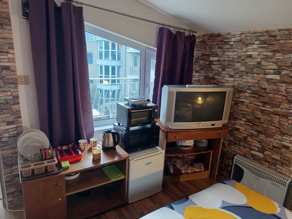 Дава се под наем Едностаен апартамент в Варна, Бриз - 25 кв.м за 298.86 € - Снимка #1