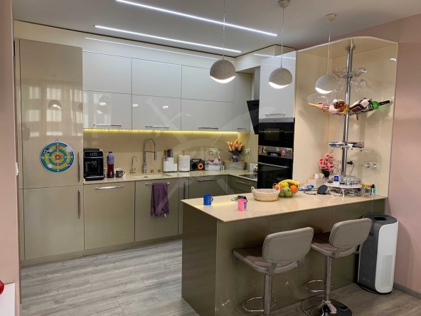 Многостаен апартамент в Варна, Победа - 172 кв.м за 3344 €/кв.м - Снимка #1