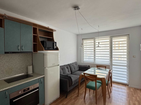 Тристаен апартамент в Бургас, Възраждане - 71 кв.м за 2043 €/кв.м - Снимка #1