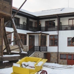 Дава се под наем Къща в с. Козичино, Област Бургас - 400 кв.м за 299241.99 € - Снимка #1