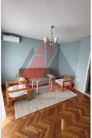 Дава се под наем Многостаен апартамент в Варна, Лятно кино Тракия - 160 кв.м за 714 € - Снимка #1