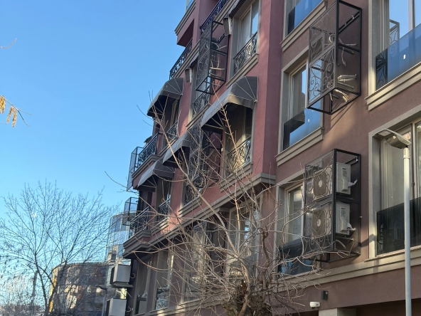 Двустаен апартамент в Пловдив, Център - 70 кв.м за 1093 €/кв.м - Снимка #1