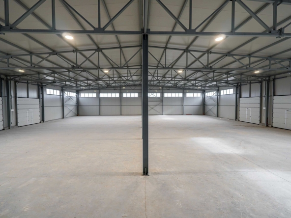 Дава се под наем Склад в с. Тополи, Област Варна - 1260 кв.м за 5040 € - Снимка #1