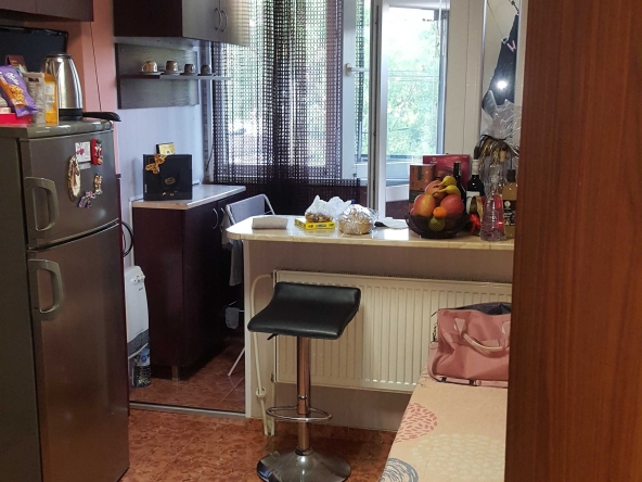 Дава се под наем Едностаен апартамент в Перник, Център - 45 кв.м за 388.62 € - Снимка #1