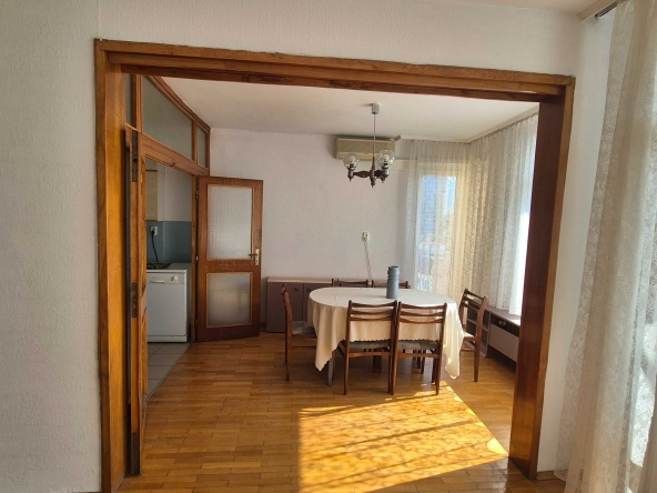 Дава се под наем Тристаен апартамент в София, Изток - 100 кв.м за 700 € - Снимка #1