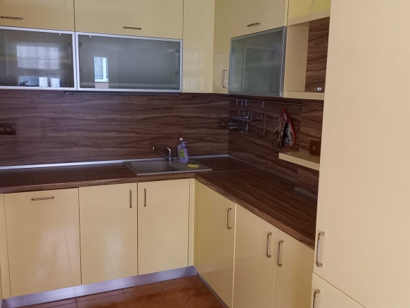 Дава се под наем Тристаен апартамент в София, Яворов - 97 кв.м за 857.82 € - Снимка #1